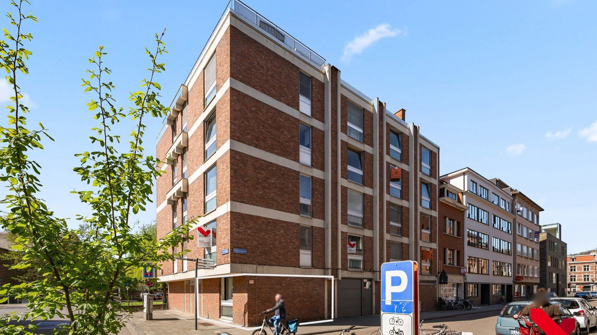 Bienvenue &agrave; Louvain ! Id&eacute;alement situ&eacute; en plein centre-ville, &agrave; deux pas du c&oelig;ur anim&eacute; de la ville, ce charmant studio lumineux de 30 m&sup2; au rez-de-chauss&eacute;e vous attend.

Ici, vous profiterez d'un acc&egrave;s facile &agrave; tout ce que Louvain a &agrave; offrir. B