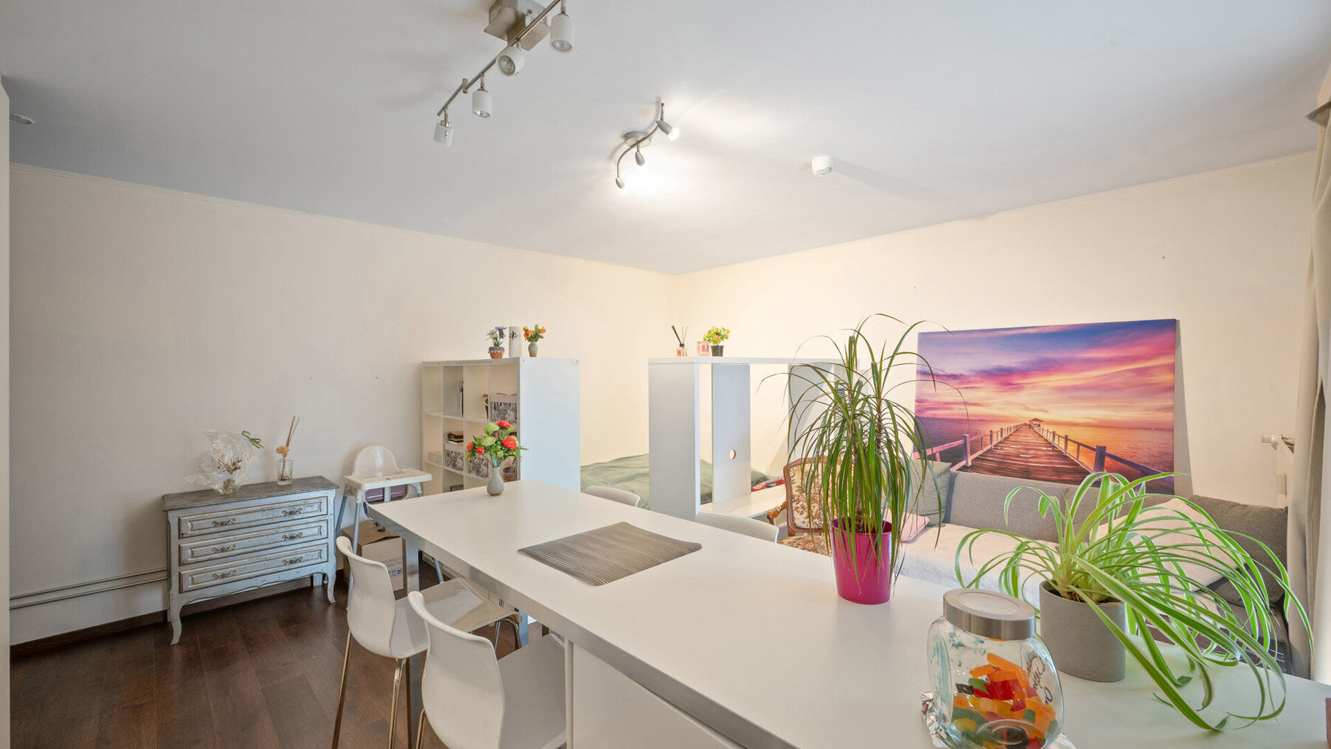 Bienvenue &agrave; Louvain ! Id&eacute;alement situ&eacute; en plein centre-ville, &agrave; deux pas du c&oelig;ur anim&eacute; de la ville, ce charmant studio lumineux de 30 m&sup2; au rez-de-chauss&eacute;e vous attend.

Ici, vous profiterez d'un acc&egrave;s facile &agrave; tout ce que Louvain a &agrave; offrir. B