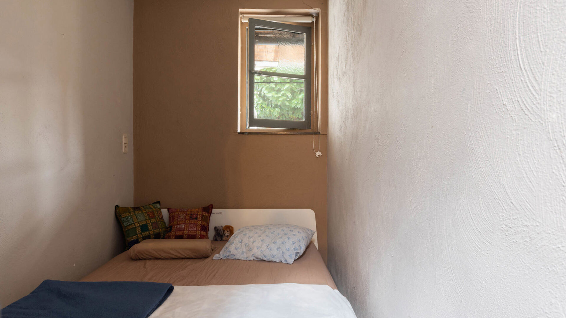 ONLY FOR STUDENTS: Are you looking for a cozy and snug little apartment in the heart of Leuven? This cozy studio apartment offers everything you need for comfortable city living.
Location:
This apartment is ideally located within Leuven's ring road, jus