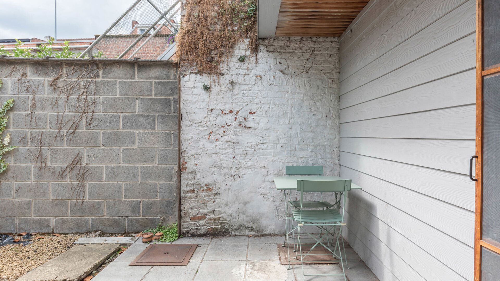ONLY FOR STUDENTS: Are you looking for a cozy and snug little apartment in the heart of Leuven? This cozy studio apartment offers everything you need for comfortable city living.
Location:
This apartment is ideally located within Leuven's ring road, jus