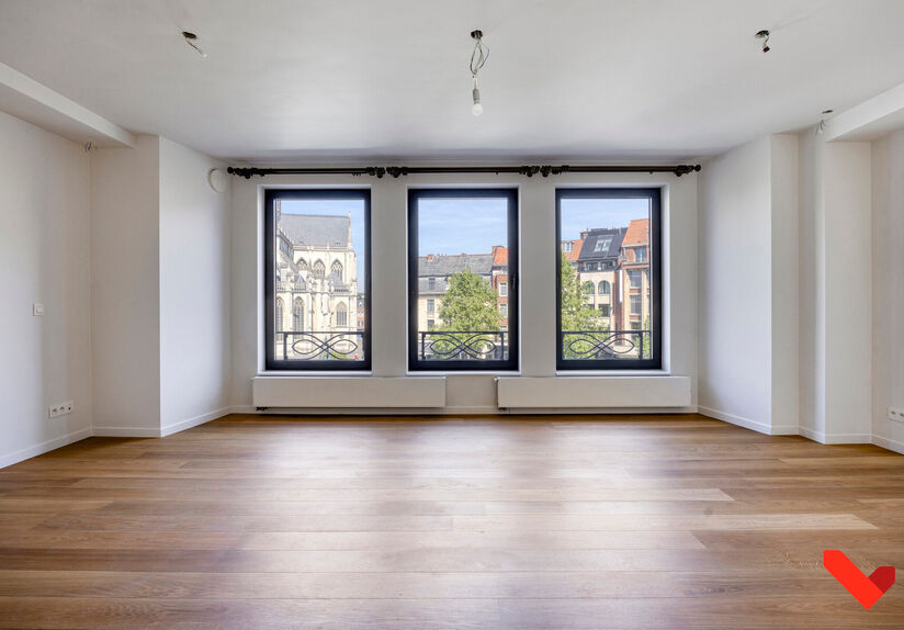 Au cœur animé de Louvain, avec vue sur la dynamique place Rector De Somer et l’emblématique église Saint-Pierre, se trouve cet appartement entièrement rénové avec une chambre à coucher.

Le grand atout de cet appartement est sans aucun doute le 