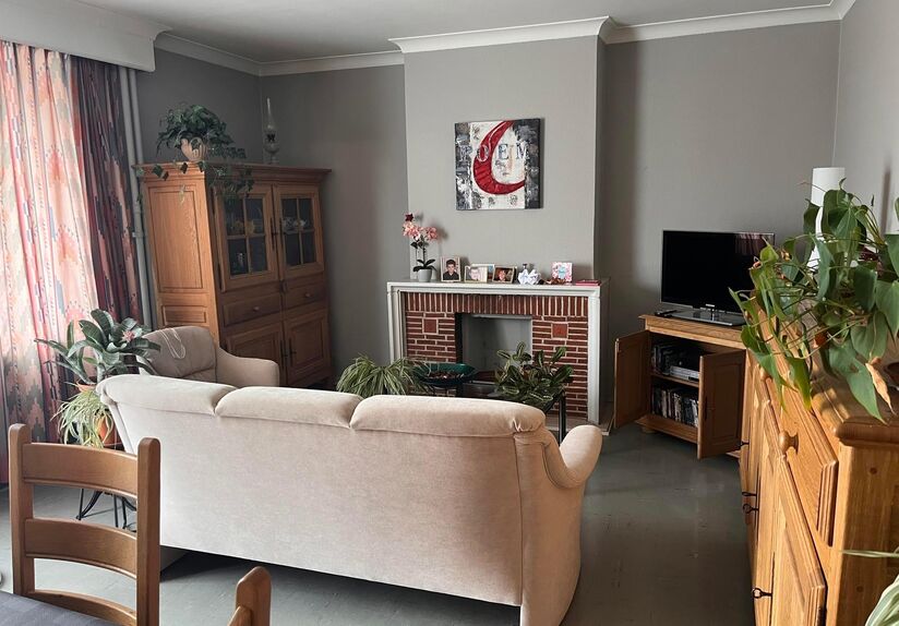 Dit appartement bevindt zich aan de parkpoort op derde verdieping, waardoor je vanuit de leefruimte een leuk uitzicht hebt over de Philipssite en de regio rondom.  Naast de lichtrijke living is er een geïnstalleerde keuken met nieuw kookvuur, oven en fri