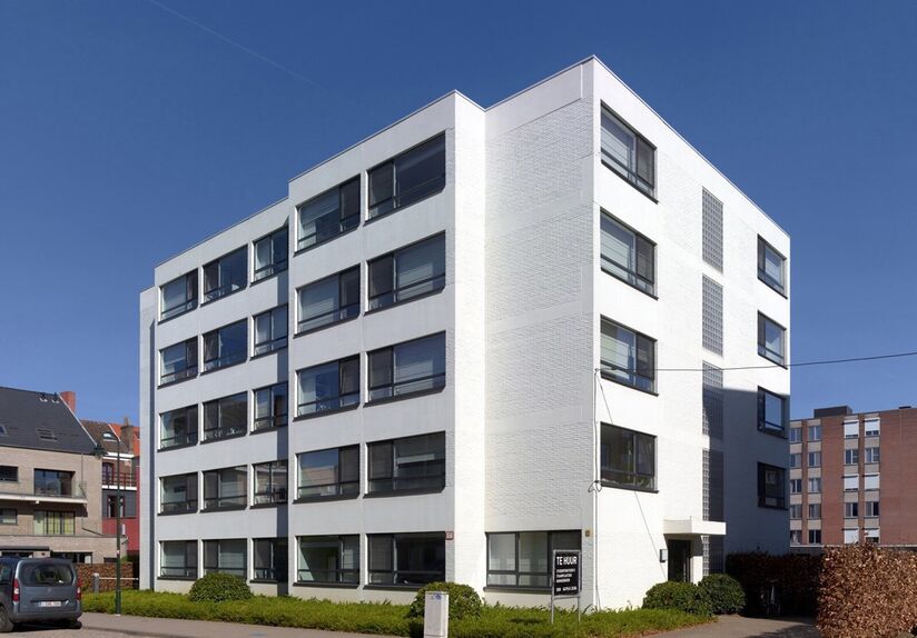 Ontdek de perfecte parkeeroplossing in het bruisende hart van Leuven! Deze autostaanplaats is gelegen op een uitstekende locatie en is daarnaast beveiligd met een slagboom en camerabewaking.

Kenmerken:

- Centrale Ligging in het hart van Leuven
- Vlotte 