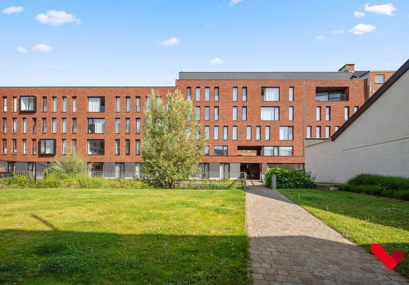 Welcome to the 'Ace' residence, located in a quiet neighborhood in the heart of Leuven. This studio offers everything you need to study, relax, and enjoy a fantastic student life!

Step inside and discover your own private space, complete with a private b
